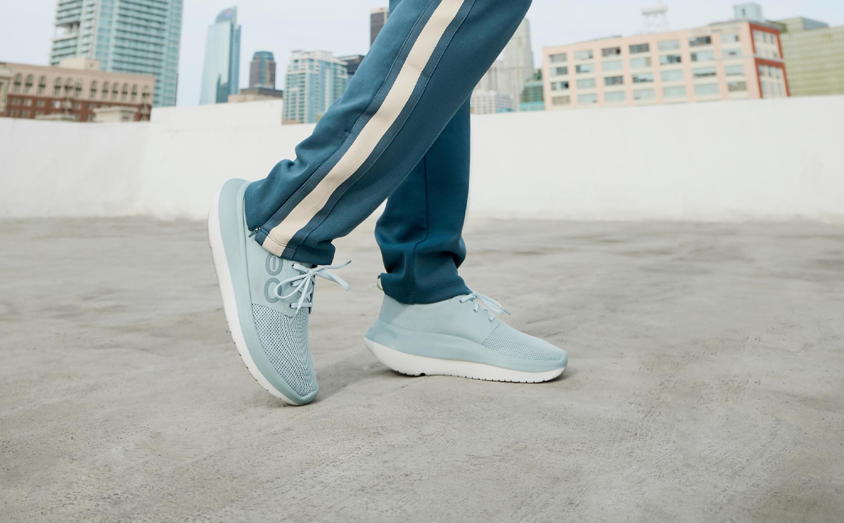 Men's OOmy Stride - Mist model standing outside | lifestyle