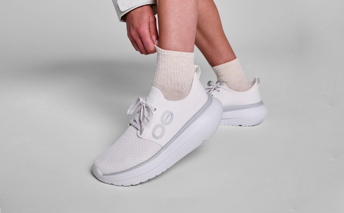 Women's OOmy Stride - White model standing in studio | lifestyle