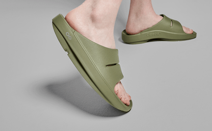Women's OOahh Slide Sandal - Foliage close up of shoe on model in studio | lifestyle