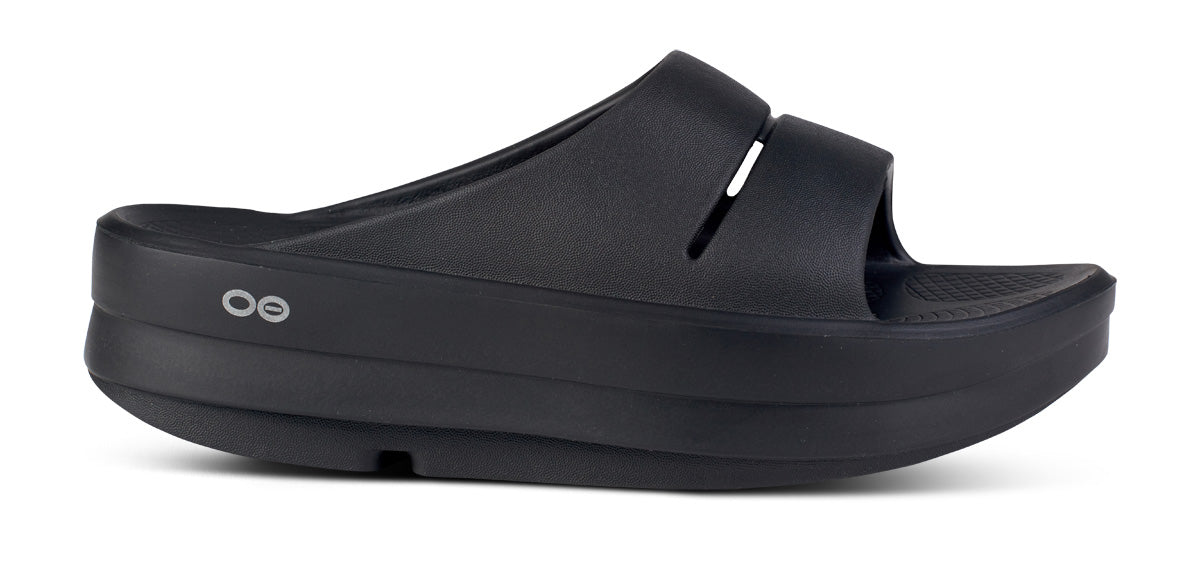 Women's OOmega OOahh Sandal - Black lateral view