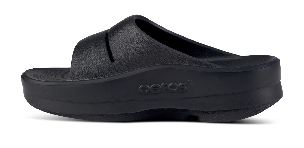 Women's OOmega OOahh Sandal - Black lateral view