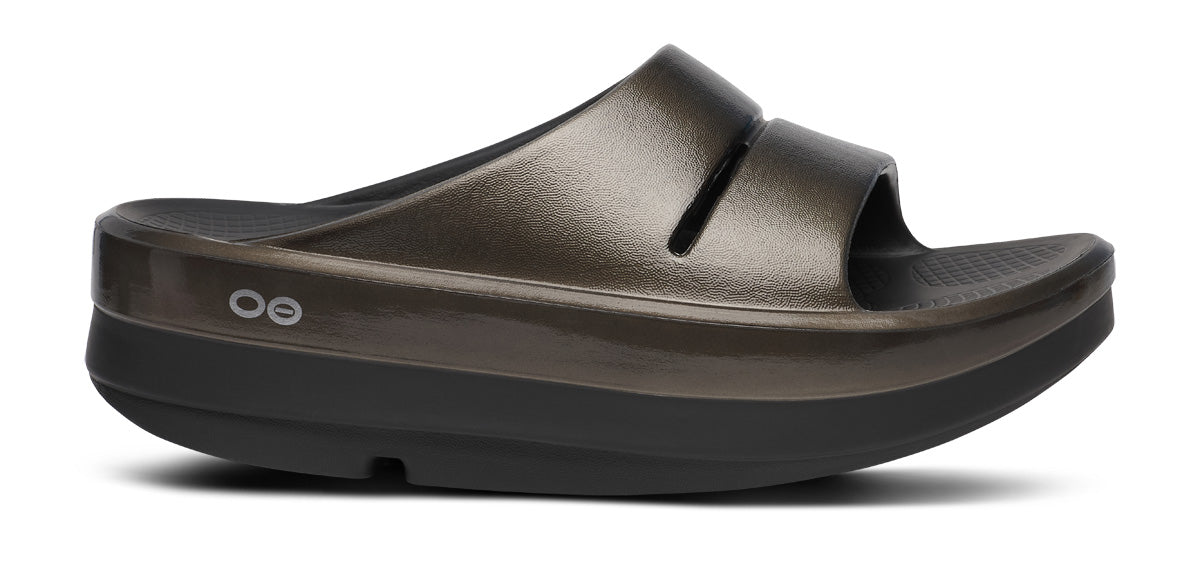 Women's OOmega OOahh Stacked Sandal - Titanium Mirror main view