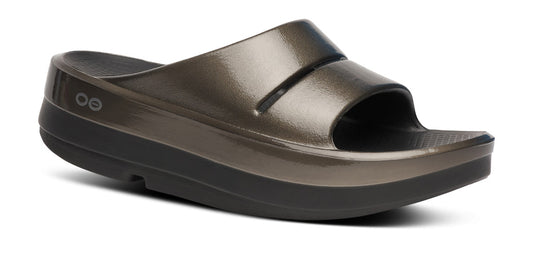 Women's OOmega OOahh Stacked Sandal - Titanium Mirror main view
