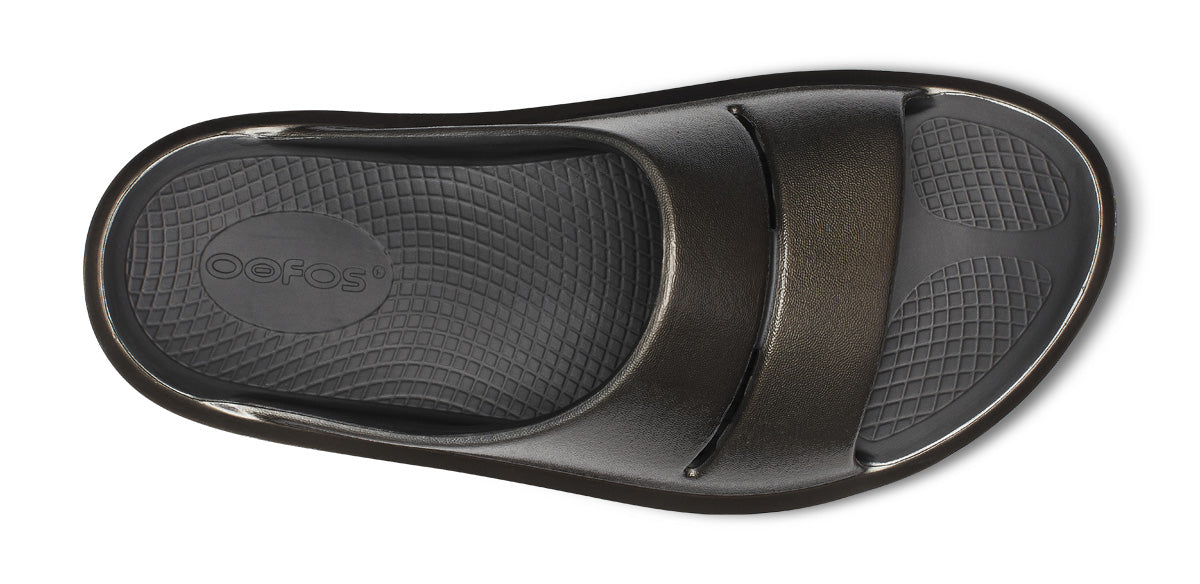 Women's OOmega OOahh Stacked Sandal - Titanium Mirror top view