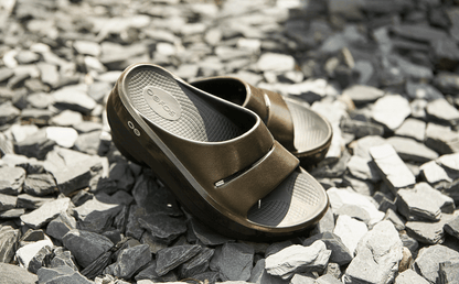 Women's OOmega OOahh Stacked Sandal - Titanium Mirror shoes on rocks | lifestyle