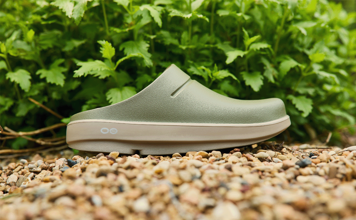 OOcloog Luxe Clog - Foliage product ouside on gravel against bush | lifestyle