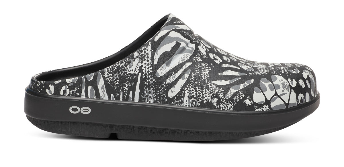 Women's OOcloog Limited Edition Clog - Combo Camo lateral view