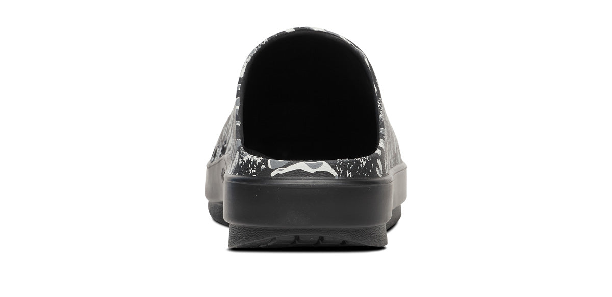 Women's OOcloog Limited Edition Clog - Combo Camo back view