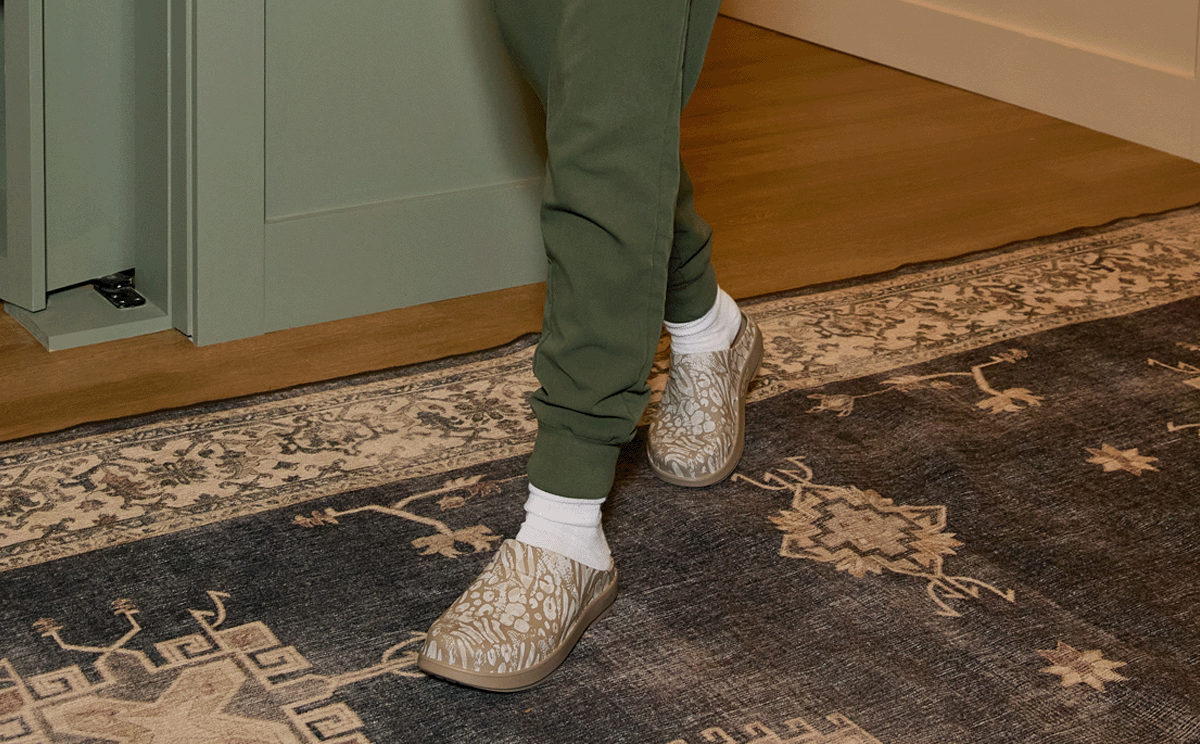 Women's OOcloog Limited Edition Clog - Nomad Combo Camo model walking on rug inside | lifestyle