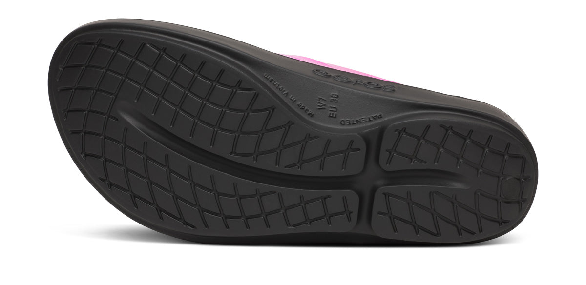 Women's OOlala Luxe Sandal - Frosted Fuchsia bottom view
