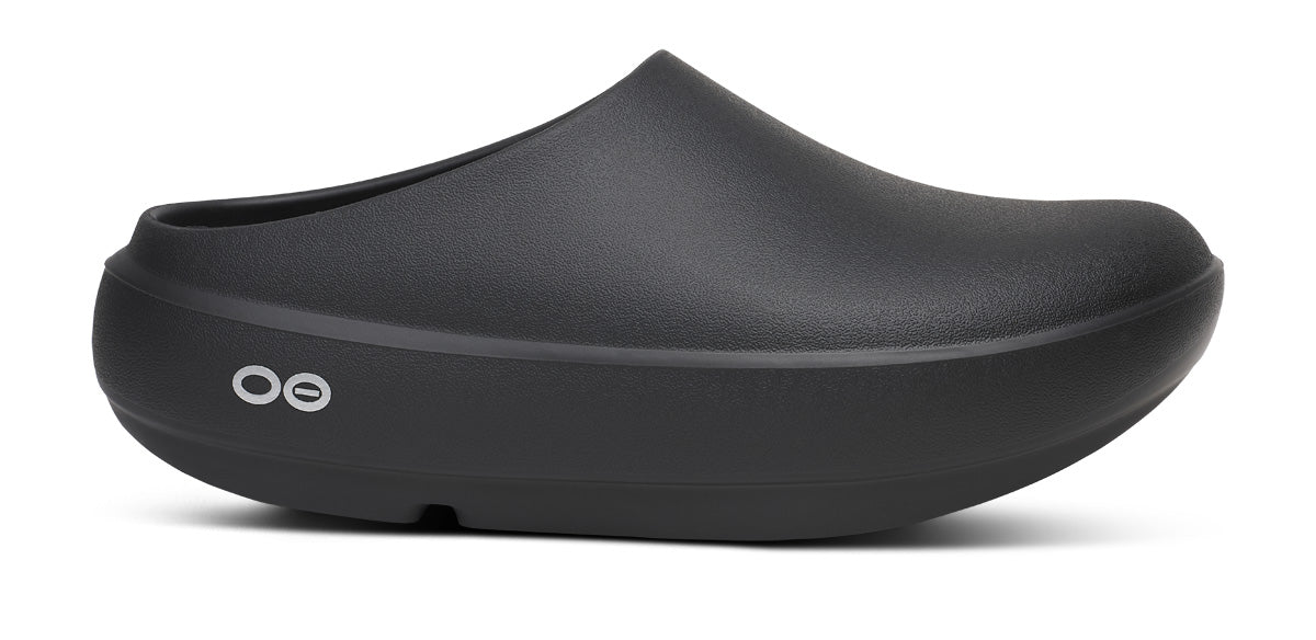 OOcloog PLUS Clog - Black lateral view