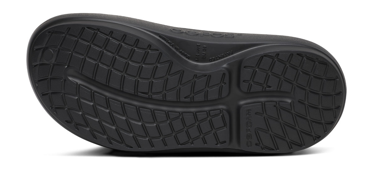 OOcloog PLUS Clog - Black bottom view