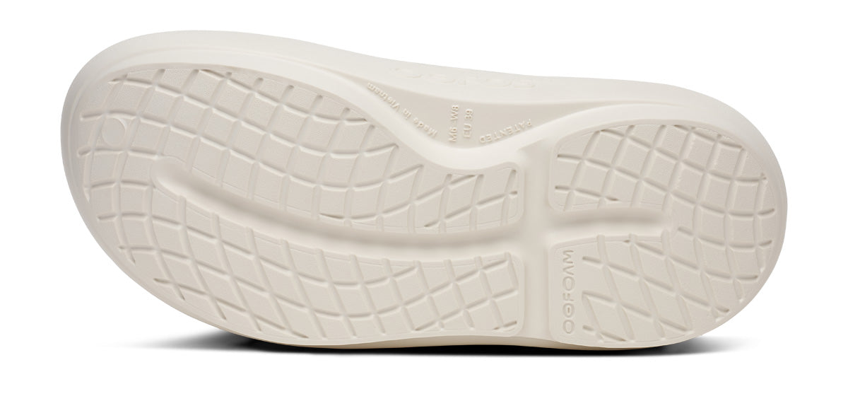 OOcloog PLUS Clog - Chalk bottom view