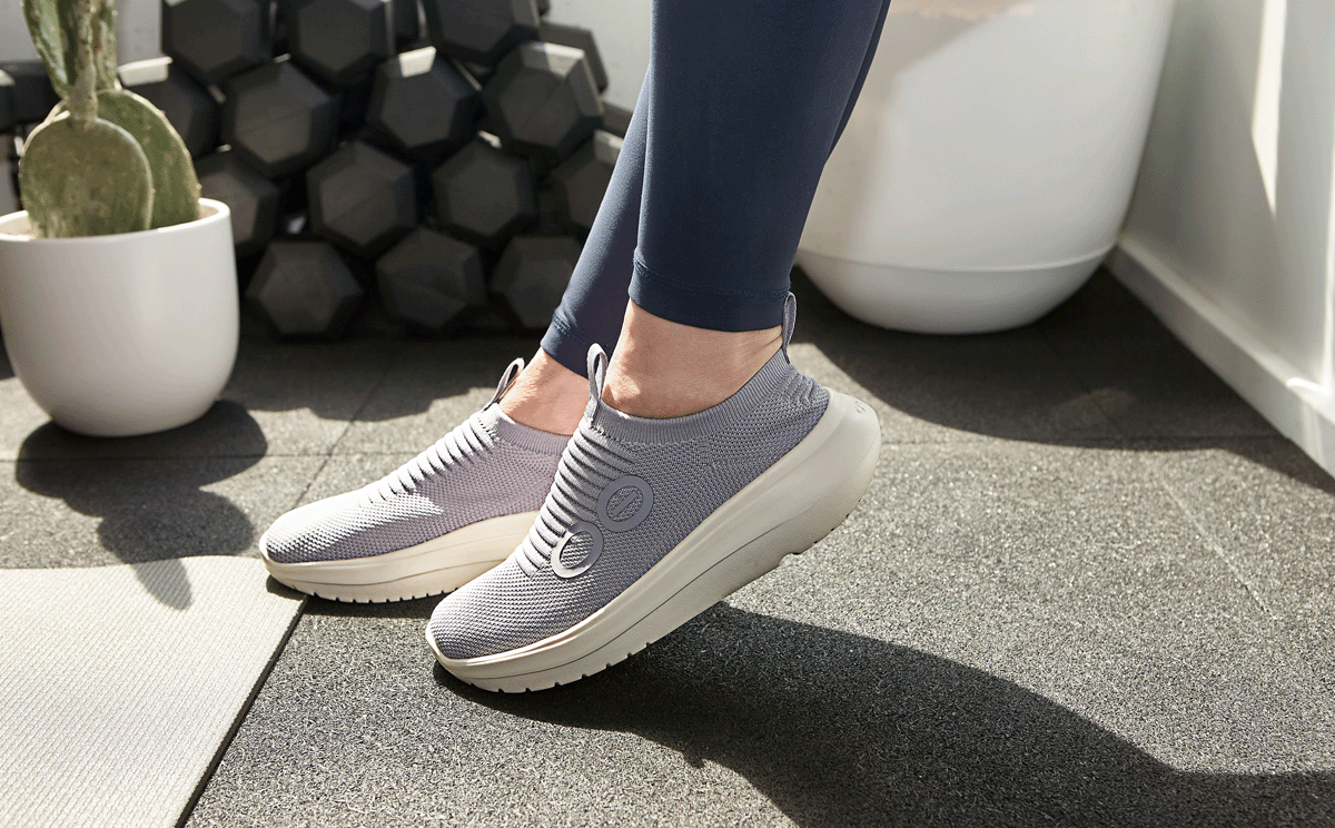 Women's OOmy Zen - Spacedust side view of model standing in gym | lifestyle