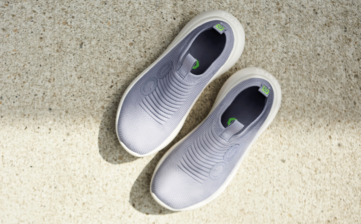 Women's OOmy Zen - Spacedust top view of product on pavement | lifestyle