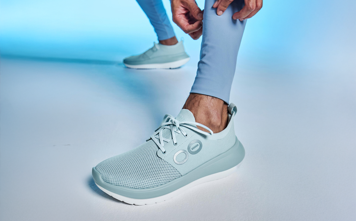 Men's OOmy Stride - Mist close up of shoe on model in studio | lifestyle