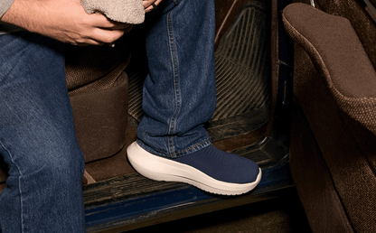 Men's OOmy Zen - Navy model sitting in car | lifestyle